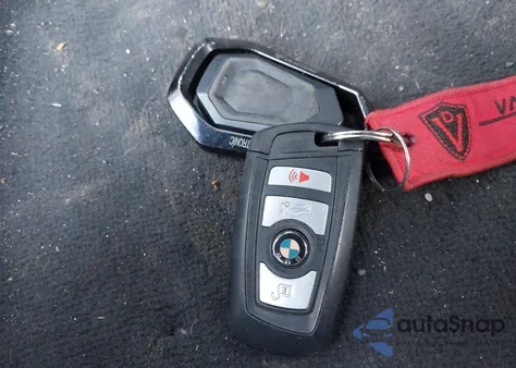 2016 BMW 320I xDrive z USA, uszkodzony, nr VIN WBA8E5G5XGNT41371